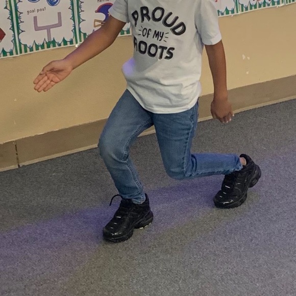 Black almost new Nike Air Max plus shoes. - Picture 2 of 3